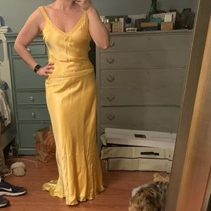 Cache size 6 yellow gown